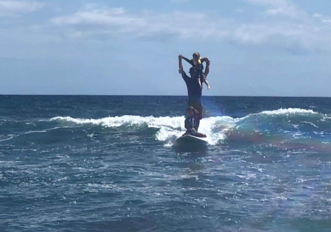 ジェシカ・シンプソンさんのインスタグラム写真 - (ジェシカ・シンプソンInstagram)「This is what happens when you get Big Wave Surfer Zane Schweitzer to coach your kids for a week in Maui.  Thanks to Zane, Kim, Aloha, and Kawika for showing us your skills and your home. 🏄🏼‍♂️🏄🏼‍♀️ @mauisportsadventures  @zaniac1 @kimyapmaui @allaloha @kawika_kinimaka」8月27日 2時31分 - jessicasimpson