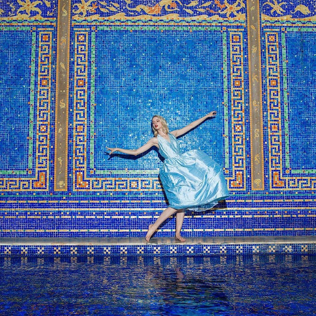 タイラー・シールズのインスタグラム：「Some people write about history and some people make it. There is no place in the world like The Hearst Castle, William Randolph Hearst was one of the richest men in the world but his legacy remains today as the man who build Hearst Castle and one of the largest publishing companies in the world. If you have never been to the castle I highly recommend it, one of the most magical places I’ve ever been. It really gives you a perspective on legacy, this pool was hand crafted meticulously at that. Build something today that people will talk about tomorrow. What will you leave behind?」