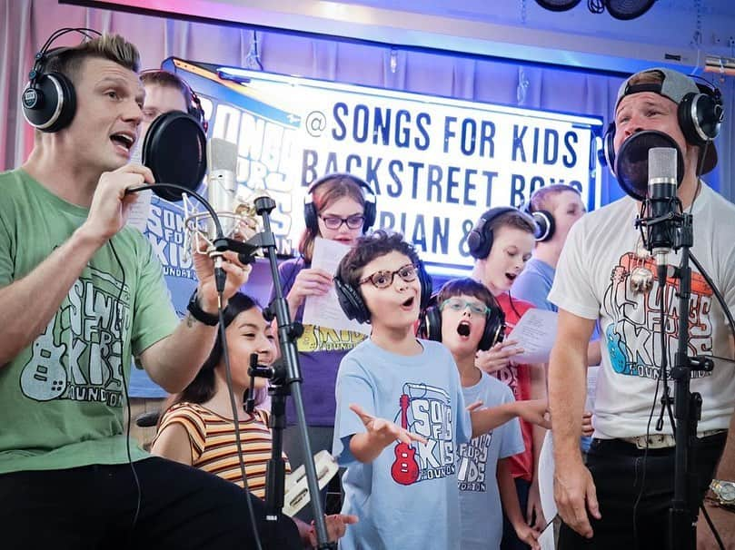 ニック・カーターさんのインスタグラム写真 - (ニック・カーターInstagram)「While we were in Atlanta last week we got to spend some time with a few incredible kids. Music is so special and I’m so happy to have spent some time at @songsforkids. Thank you for having us!」8月27日 2時51分 - nickcarter