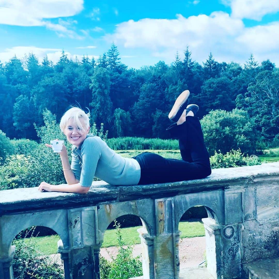 マギー・グレイスのインスタグラム：「Farewell #edfringe2019! Felt so lucky to get to take in so many special and disparate pieces! ➡️🎭👏🏼」