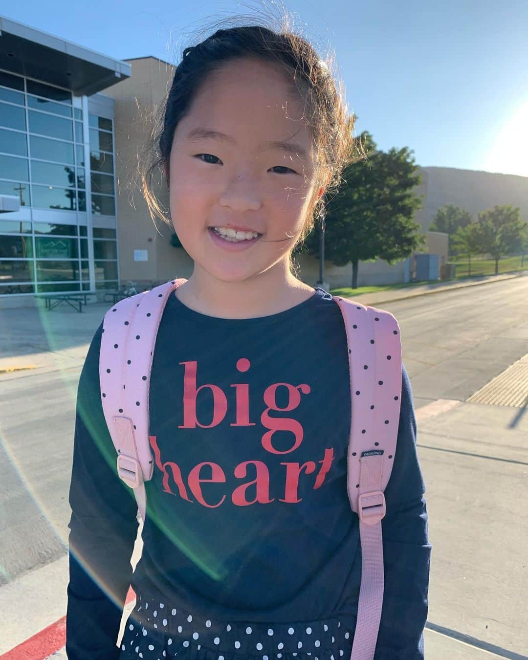 キャサリン・ハイグルさんのインスタグラム写真 - (キャサリン・ハイグルInstagram)「First day of school for my gorgeous girls! Yeah...I came up with an embarrassing cheer this morning laying in bed and couldn’t wait to sing it for them. The good news is...I did not do this in front of their classmates! 😏❤️」8月27日 3時05分 - katherineheigl