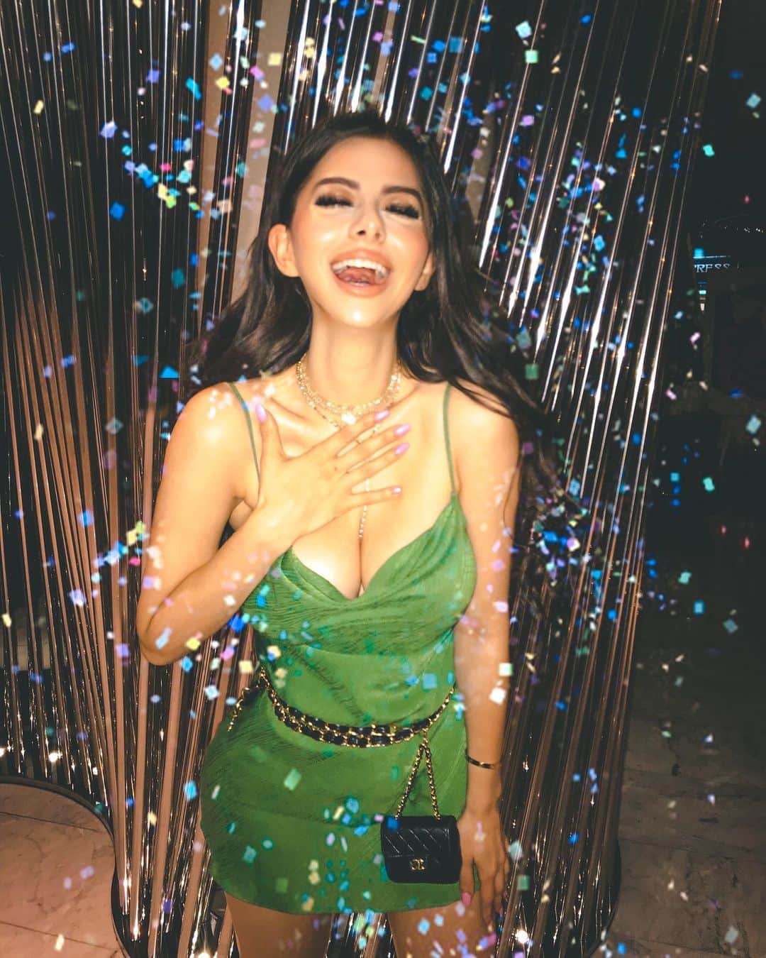 Azzyのインスタグラム：「✨ WOWOWOW!!! We freaking did it!!! Azzyland hit 10 million subscribers on YouTube!!! ✨ Where do I begin to thank you for all your love, support and encouragement? For inspiring me, for believing in me and for always being there for me… My gratitude will never be enough! I love and appreciate each and every one of you! You inspire me each and everyday and always keep me going so THIS ONE IS FOR YOU! WE DID IT!!! 🎉  Love you forever & always Azzy💕」