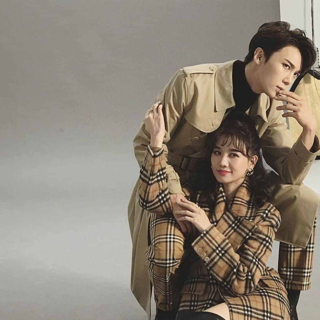 パク・ジョンミンのインスタグラム：「하리원 @wonhari 씨와의 베트남 영화 #oppaphienquanha 의 화보! 두근두근!  묵혀두었던 사진한장을 꺼내어보며...ㅎ」