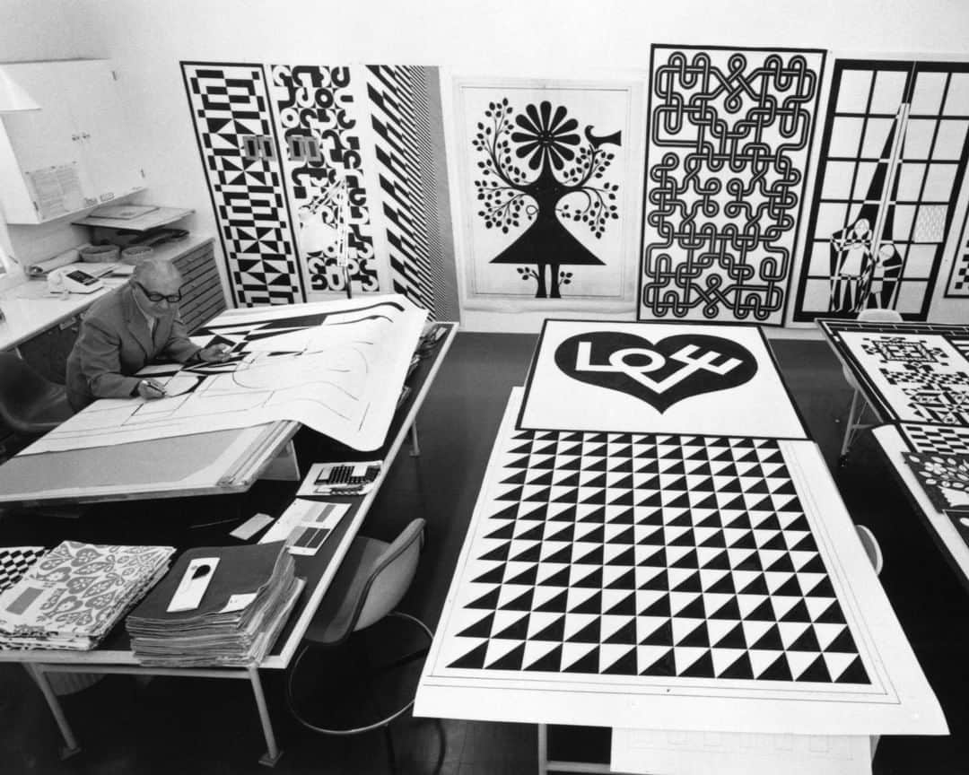 Herman Miller （ハーマンミラー）さんのインスタグラム写真 - (Herman Miller （ハーマンミラー）Instagram)「Bold patterns and pictograms pair with vibrant colors in Alexander Girard’s series of Environmental Enrichment Panels—designed in 1972 to brighten up Herman Miller’s panelized office system, Action Office. You can still purchase some of these panels today. Their graphic illustrations are just as relevant to the office or a living room wall as they were when Girard first designed them.」8月27日 3時15分 - hermanmiller