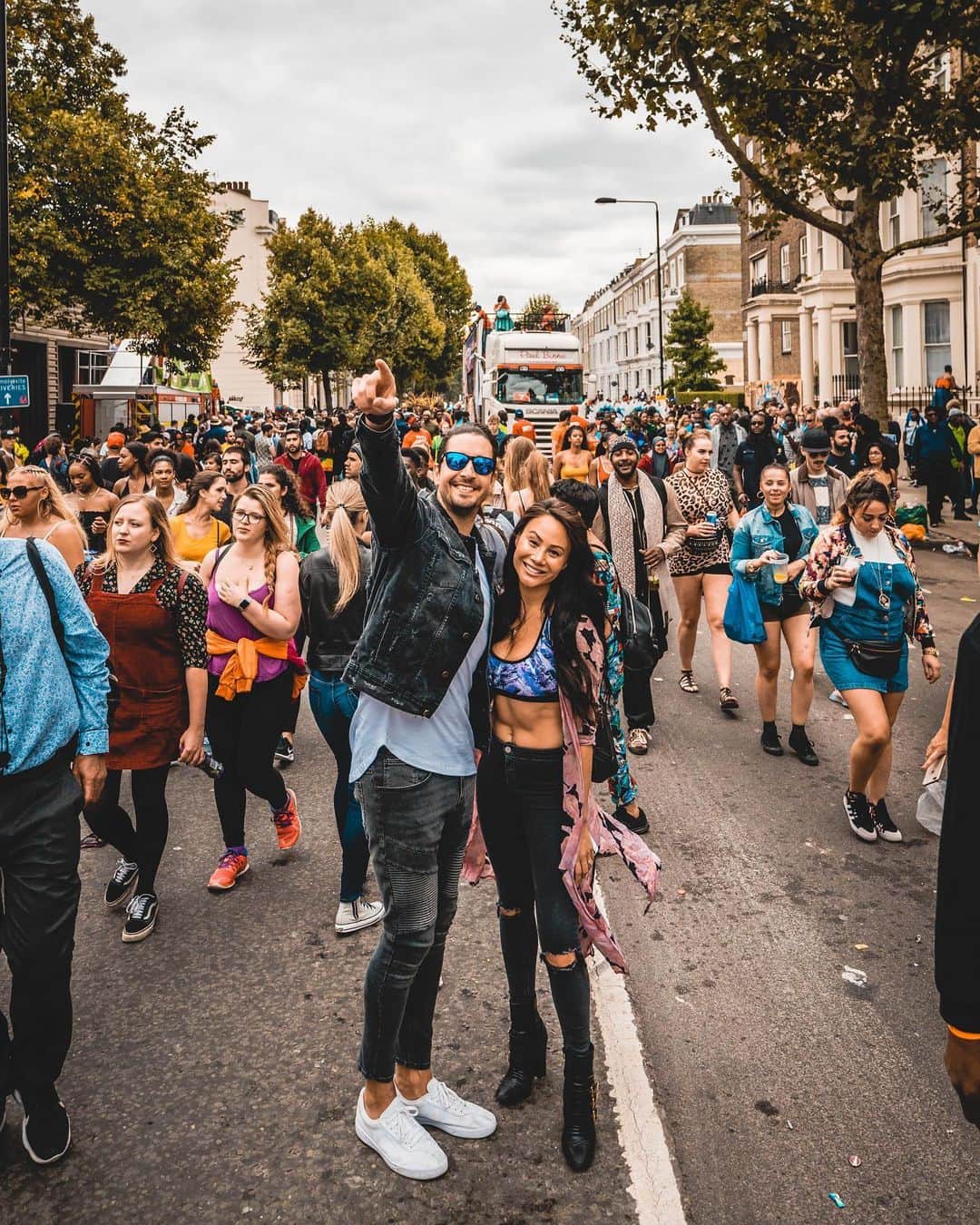 @LONDON | TAG #THISISLONDONさんのインスタグラム写真 - (@LONDON | TAG #THISISLONDONInstagram)「@MrLondon checking in... how was your #NottingHillCarnival?! 🎉 Best weather for a long time! 🔥 Check our the fun and games on our IG story! ☺️😎 // #thisislondon #londonlife #nottinghill #nottinghillcarnival2019 #london #carnival // • • • Notting Hill Carnival history... Many people from the #Caribbean searched for a new life in the UK as part of the Windrush Generation. • In 1959, Trinidadian #ClaudiaJones, a community activist, wanted to unite the community who migrated over. •  That year, Claudia held the first of several Caribbean Carnivals at St. Pancras Town Hall. It featured a ‘Carnival Cabaret’ - perhaps the first time the UK saw Caribbean carnival costumes. • Since her introduction of the festival, it has gone on to become an integral part of London life every August Bank Holiday. 👌🏼 • (Pics from 2018 as I’m taking a break xxx)」8月27日 3時16分 - london