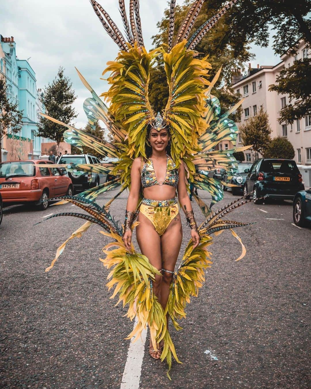 @LONDON | TAG #THISISLONDONさんのインスタグラム写真 - (@LONDON | TAG #THISISLONDONInstagram)「@MrLondon checking in... how was your #NottingHillCarnival?! 🎉 Best weather for a long time! 🔥 Check our the fun and games on our IG story! ☺️😎 // #thisislondon #londonlife #nottinghill #nottinghillcarnival2019 #london #carnival // • • • Notting Hill Carnival history... Many people from the #Caribbean searched for a new life in the UK as part of the Windrush Generation. • In 1959, Trinidadian #ClaudiaJones, a community activist, wanted to unite the community who migrated over. •  That year, Claudia held the first of several Caribbean Carnivals at St. Pancras Town Hall. It featured a ‘Carnival Cabaret’ - perhaps the first time the UK saw Caribbean carnival costumes. • Since her introduction of the festival, it has gone on to become an integral part of London life every August Bank Holiday. 👌🏼 • (Pics from 2018 as I’m taking a break xxx)」8月27日 3時16分 - london