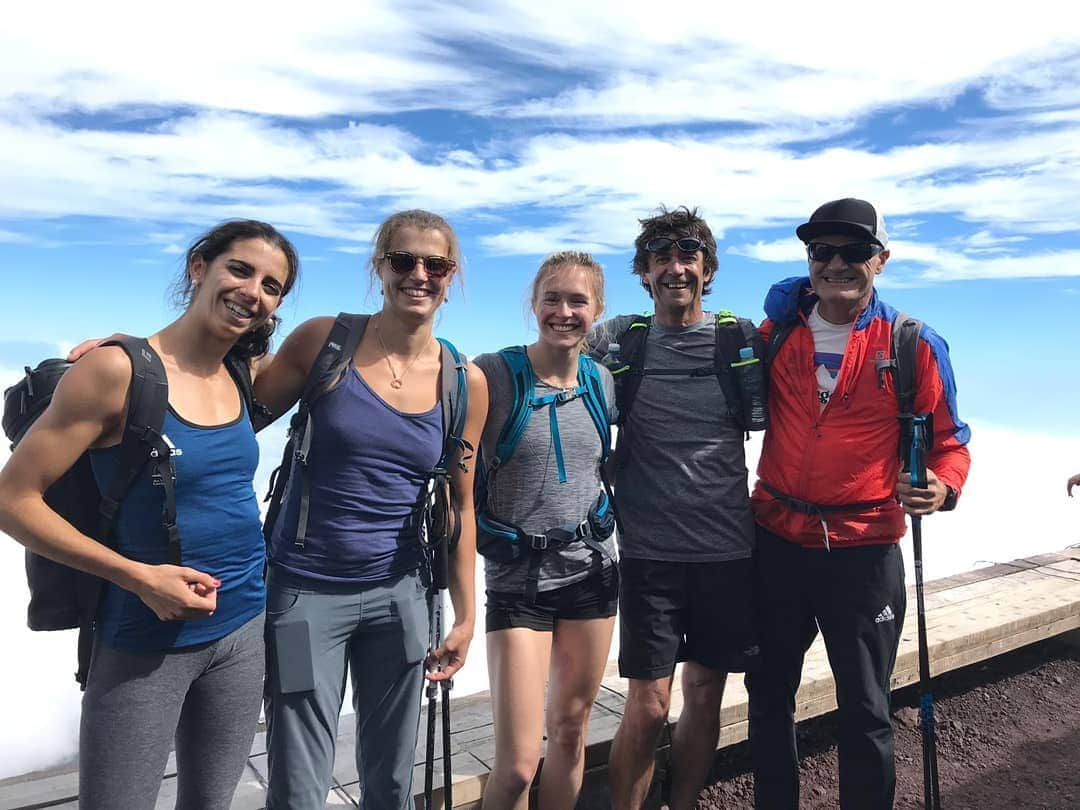 シャーロット・デュリフさんのインスタグラム写真 - (シャーロット・デュリフInstagram)「🗻 Mount Fuji  Finally got to hike to the top of this iconic Japanese volcano this month after a try in 2012 with the French Team (but there was too much ice and we had zero equipment), and a try earlier this winter with my family (but we couldn't even go through the guarded starting gate)! Thank you to this sweet team of frenchies for the opportunity and good times ascending! We went by the longest trail, Gotemba, to avoid the crowd (it was worth it!) so it took us about 8h round trip! The bottom and summit were in a cloud (bummer for the view 😆) but we had beautiful couple hours in the sun in the middle.  @petzl_official @eb_climbing @volxholds @luxov_connect @mountainhardwear」8月27日 3時30分 - chadurif