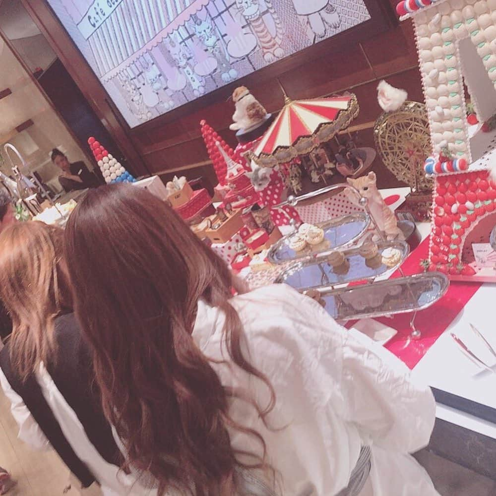 雛姫愛さんのインスタグラム写真 - (雛姫愛Instagram)「4月の思い出♡  ヒルトンストロベリーフェス♡ よみうりランドでバンジー♡ 新大久保デート♡ ララで初めてのお誕生日会参加♡ にっしーの東京ドームライブ♡  #ヒルトン #ストロベリーフェス #よみうりランド #バンジー #新大久保 #ハットグ #タピオカ #お誕生日 #nissy #live」8月27日 14時36分 - mana_hinaki