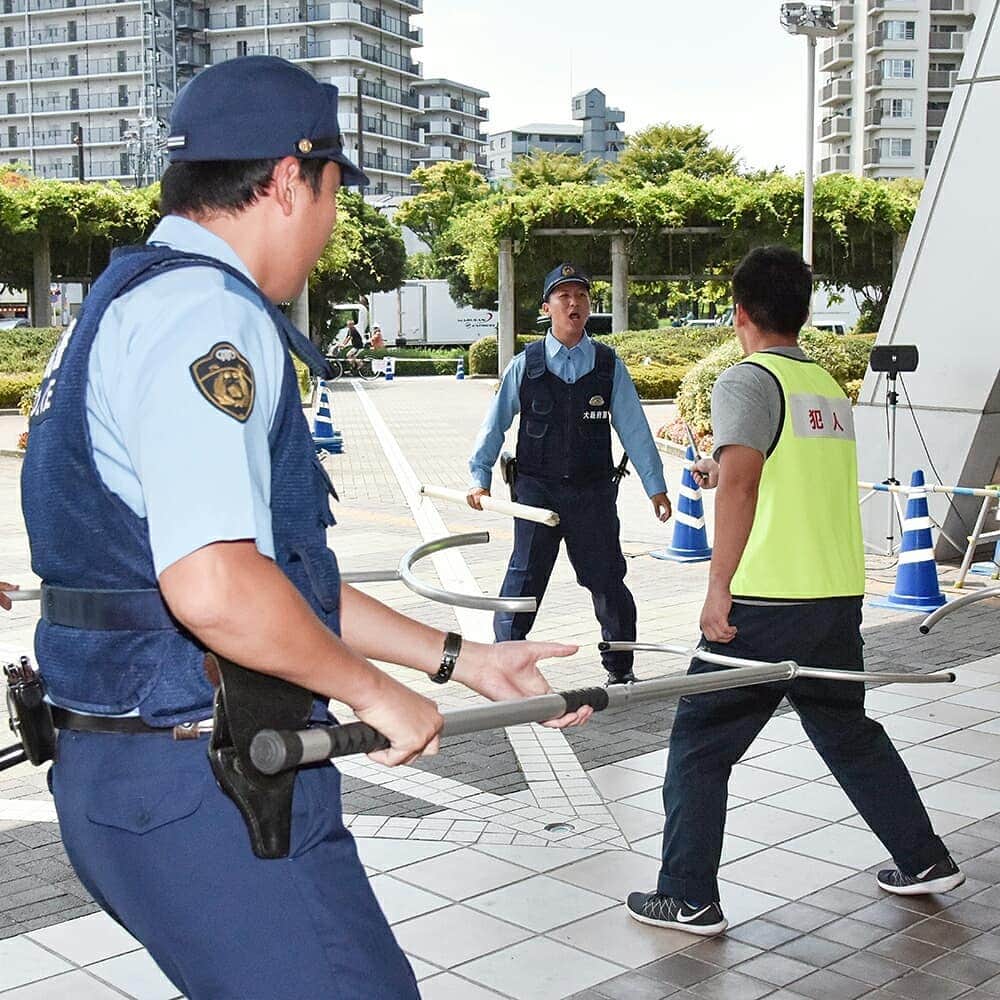 大阪府警察さんのインスタグラム写真 - (大阪府警察Instagram)「【NBCテロを想定した合同訓練】 令和元年7月29日(月)、イオンモール鶴見緑地店において、ソフトターゲットを狙ったNBC(生物化学)テロの発生及び犯人の逃走を想定した訓練を行い、関係機関との連携を確認しました。 #大阪府警察公式#NBCテロ#合同訓練#イオンモール鶴見緑地店」8月27日 13時19分 - fukei_koho