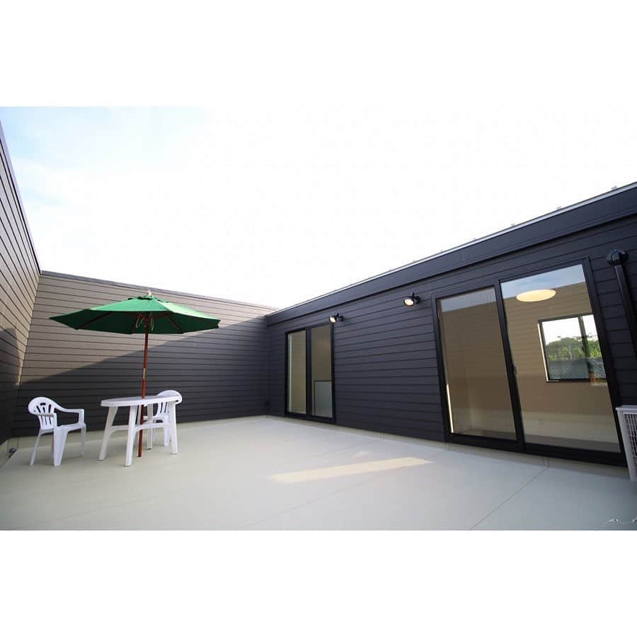 池田建設さんのインスタグラム写真 - (池田建設Instagram)「3階建ての家。 ・ ZERO-CUBE +PENTHOUSE CUSTOM ・ 屋上につながる部屋 ペントハウスをプラス❇︎ ・ #池田建設  #lifelabel  #ライフレーベル  #zerocube  #zerocube➕fun  #ゼロキューブ #penthouse  #ペントハウス  #屋上のある家  #3階建ての家  #二世帯住宅  #新築 #戸建  #マイホーム  #家づくり  #長崎 #諫早  #大村 #島原  #カメラマンsetoguchi」8月27日 13時21分 - ikeda_kensetsu