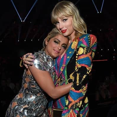 MTV EMAさんのインスタグラム写真 - (MTV EMAInstagram)「We love everything about this moment!! 🤩 Congrats to these 2 Queens on their #VMA wins! 👑」8月27日 14時05分 - mtvema