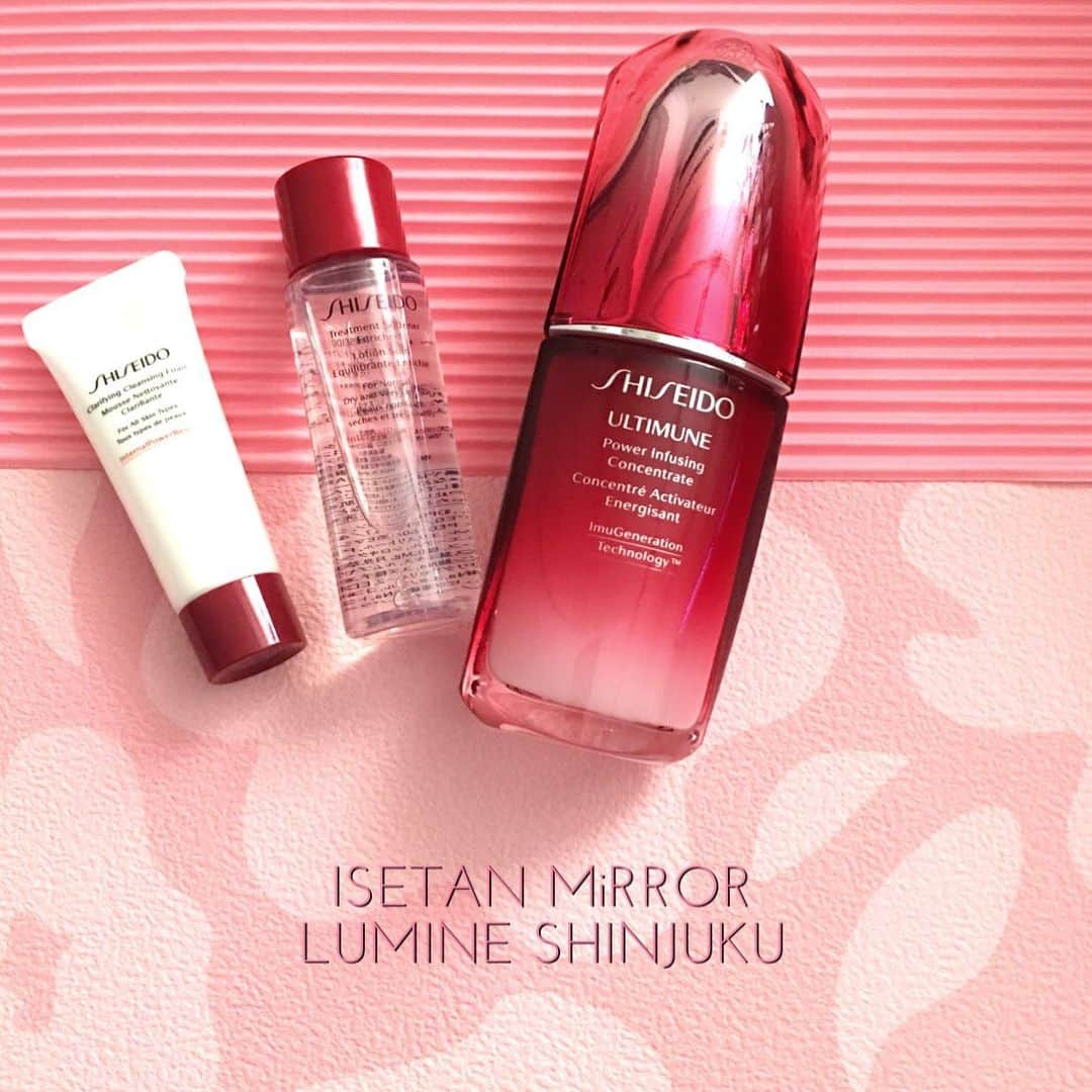 ISETAN MiRRORさんのインスタグラム写真 - (ISETAN MiRRORInstagram)「. . 【ISETAN MiRROR LUMINE SHINJUKU】8月29日リニューアルオープン NEWS vol.4 . . 【SHISEIDO】リニューアルオープニングキット . . 『SHISEIDO』からリニューアルオープンを記念したキットがルミネ新宿店にも登場。「アルティミューン パワライジング コンセントレート  N」の30mL・50mL・レフィルねどれを選んでいただいても、「クラリファイング クレンジングフォーム 特製サイズ」と「トリートメントソフナー エンリッチド 特製サイズ」がセットに。 . . #isetanmirror #イセタンミラー #イセタンミラールミネ新宿店 #リニューアルオープン  #8月29日オープン #news #shiseido #資生堂 #リニューアルオープニングキット #アルティミューンパワライジングコンセントレートn #現品 #クラリファイングクレンジングフォーム  #トリートメントソフナーエンリッチド #特製サイズ #cosme #cosmetics #コスメ #コスメティクス #化粧品 #make #makeup #メイク #メイクアップ #スキンケア #イセタンミラールミネ新宿店の店舗情報はイセタンミラーhpをご覧ください #ルミネ新宿 #コスメ好きさんと繋がりたい  #スキンケア好きさんと繋がりたい」8月27日 14時19分 - isetanmirror