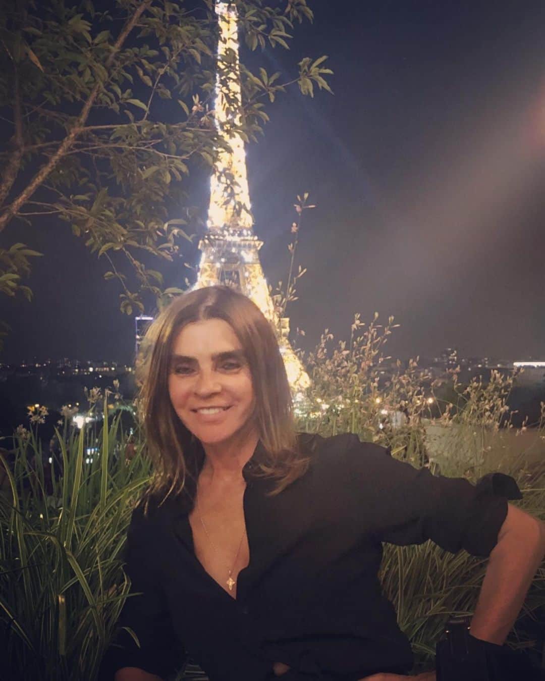 カリーヌ・ロワトフェルドのインスタグラム：「La 🦒 Paris ❤️ merci @benjamin_zain @girafe_paris」