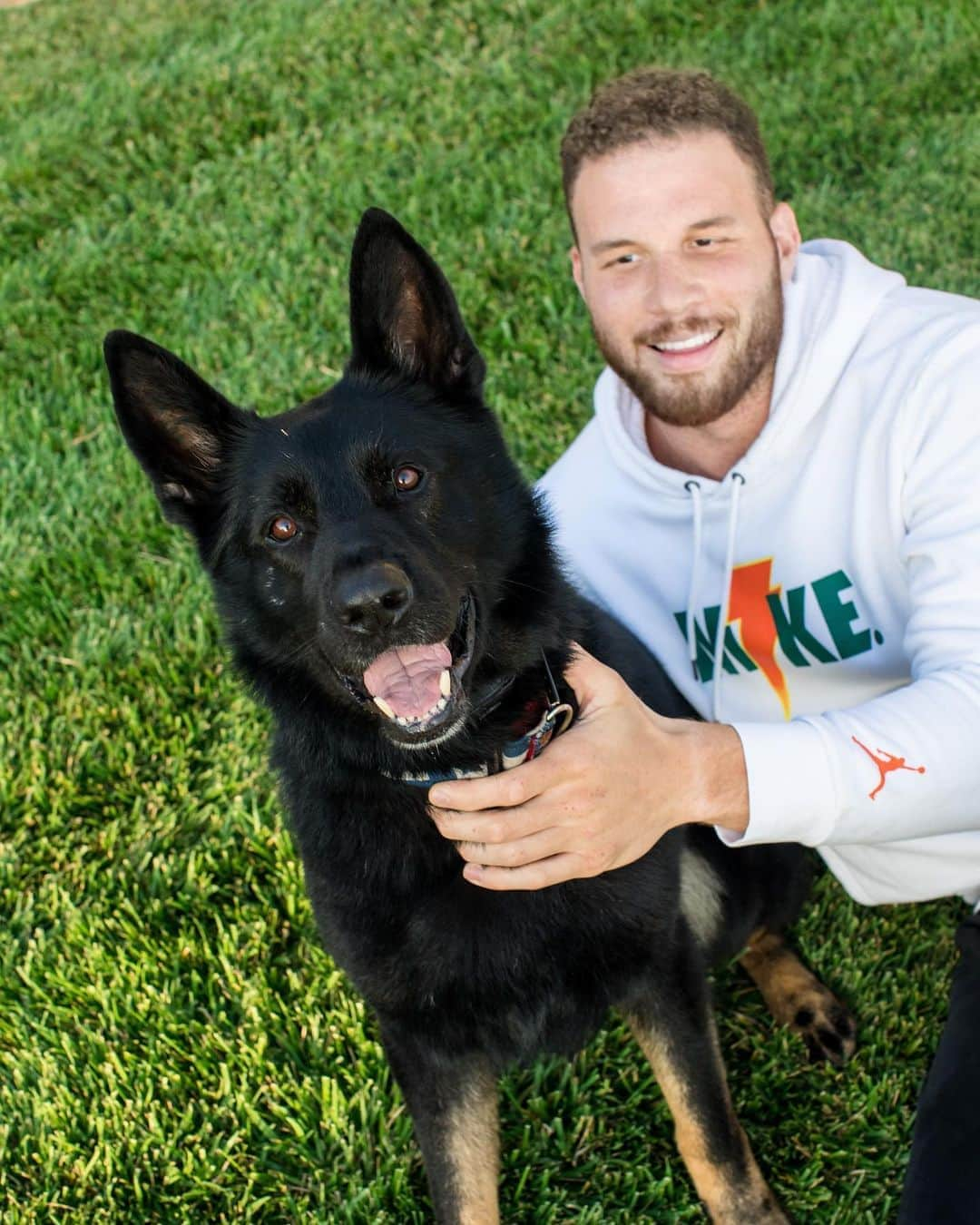 ブレイク・グリフィンのインスタグラム：「rook #nationaldogday」