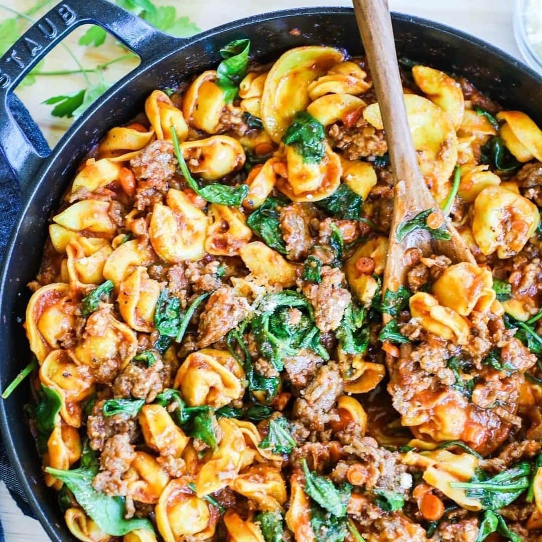 ジョンソンヴィルのインスタグラム：「Back to 🏫 calls for some easy, kid-friendly meal options during the week. To make it better, @easyfamilyrecipes whipped up this mouth watering Italian Tortellini Skillet featuring #Johnsonville All Natural Italian Ground Sausage for a little #inspo. Get the recipe 👇-- and product info at the link in our #bio. ©2019 Easy Family Recipes- Recipe found at: https://easyfamilyrecipes.com/Italian-sausage-totellini-skillet  #tortellini #lunchideas  #dinnertonight #foodforkids #familydinner #dinnerrecipe #slowcookerrecipe #easyfamilyrecipes #dinners #recipeoftheday #recipe #mealplanning #mealprep #mealprepideas #mealprepping #mealprepmonday #mealplan #mealpreprecipe #dinner #recipes #recipebox #dinnerfortwo #ww #healthydinner #oneskillet」