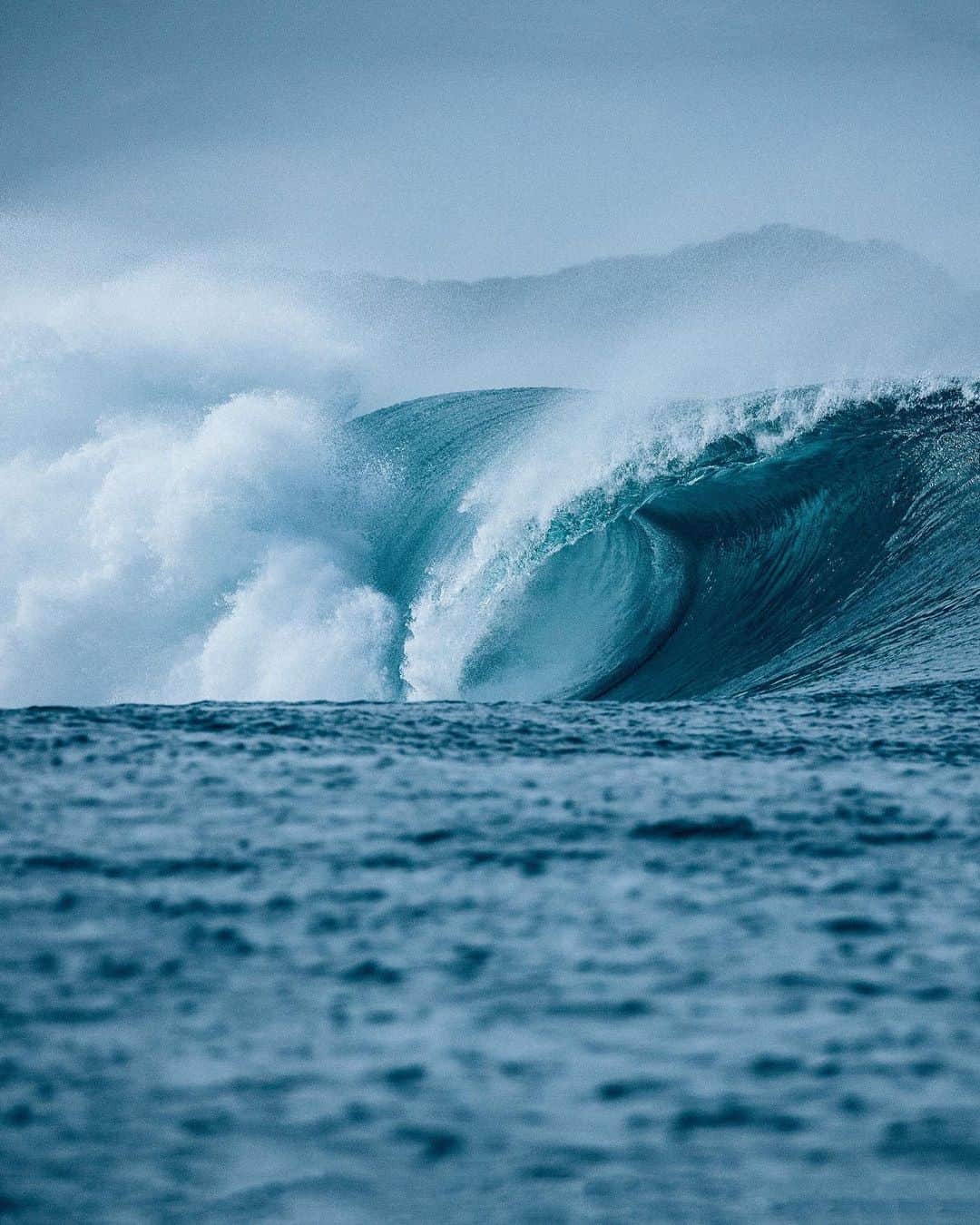 デビッドヤーマンのインスタグラム：「“Surfing moves me in the same way that climbing and skiing have moved me. There are so many parallels between them—being in the elements, the physicality, the mental aspects, the amount of commitment it takes to get good.”—@jimmychin #DYxJimmyChin」