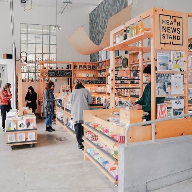 フリーディアさんのインスタグラム写真 - (フリーディアInstagram)「Just thought I would put it out there, since for me this is STEP ONE.⠀⠀⠀⠀⠀⠀⠀⠀⠀ I have had a dream of opening up my own stationery/gift shop for a long while now. Today I went driving around looking for a retail location,and at the same time I am applying for a small business loan. You know what? Its tough! Finding a great location, perfect size for a new store (300-500sq.ft) with a reasonable lease is a lot more difficult than you would think.⠀⠀⠀⠀⠀⠀⠀⠀⠀ ( I walked around a couple of cities this morning and didn't realize how many phone stores there were! We need to have more stationery!)⠀⠀⠀⠀⠀⠀⠀⠀⠀ SO! My friend and I have been chatting about ways to create a brand/buzz before we take the huge leap to start our own store. We want to start doing pop-ups or shop in shops! Preferably a coffee shop (since we love grabbing a new notebook and pen and sitting down with a great cup of coffee and doodling away!..my days in Tokyo are coming back to me...) Would love to build a small kiosk or a corner with all types of pens, notebooks and stickers. Am inspired by the Heath News stand they had in SF and all the other small stationery shops I got to visit while in NYC.⠀⠀⠀⠀⠀⠀⠀⠀⠀ Am putting this out there so that maybe, just maybe someone will know of someone OR a small local store is open to collaborating together in creating a space for people to sip and journal! (not fall in the endless social media dark hole)⠀⠀⠀⠀⠀⠀⠀⠀⠀ I am here in Los Angeles and am open to working together! Hopefully get something going before the Holidays arrive. Please DM me, message me, get in touch! Let's talk!!⠀⠀⠀⠀⠀⠀⠀⠀⠀ #outintheuniverse #smallbusiness #smallbusinessmoms #smallbusinessuk #smallbusinesswebdesign #smallbusinessownersclub #smallbusinessmum #smallbusinessupport #shopsmall #shoplocal #partner #collaboration」8月27日 6時30分 - friediamn