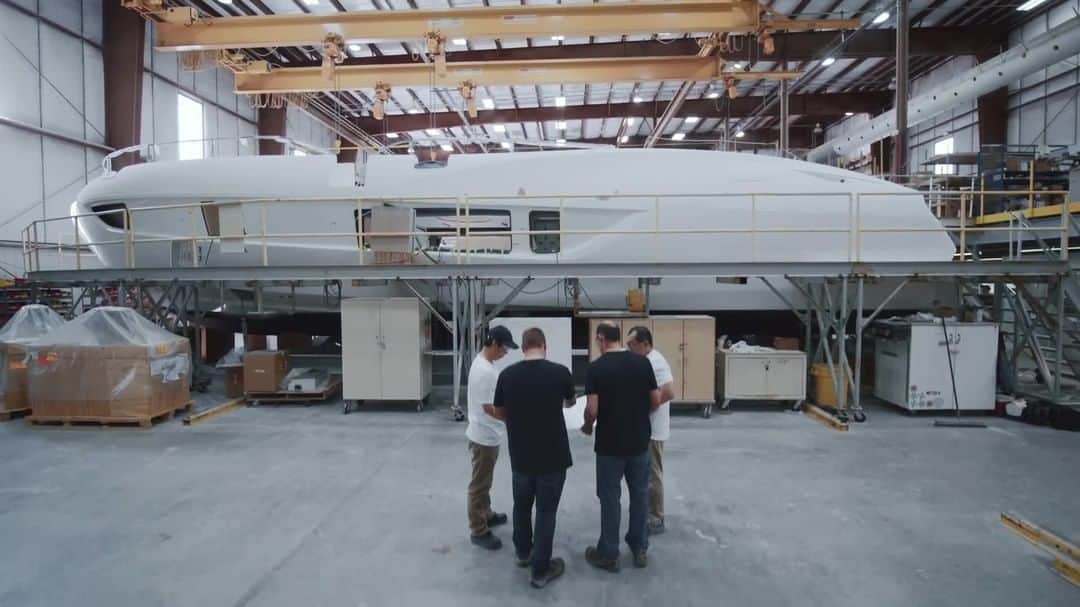 Lexus USAのインスタグラム：「The spirit of Japanese takumi craftsmanship is brought to life in the Lexus LY 650 by the artisans at Marquis Yachts, arriving in late 2019.」