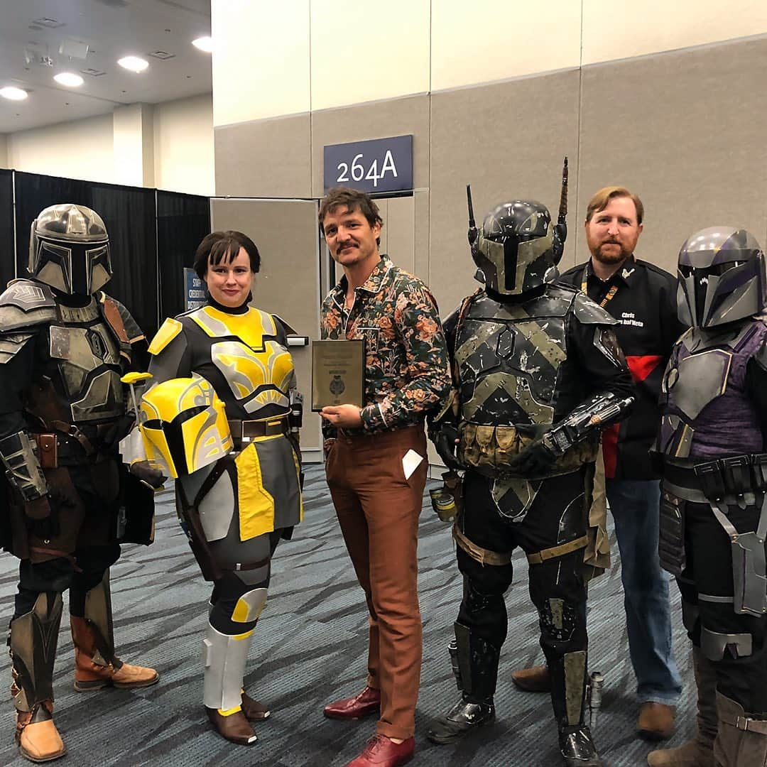 スター・ウォーズさんのインスタグラム写真 - (スター・ウォーズInstagram)「Our very own Mandalorian extraordinaire, @pascalispunk, in addition to @ginajcarano, were inducted as honorary members of both the @officialrebellegion and @mandalorianmercs at #D23Expo this weekend. Congratulations, bounty hunters! #TheMandalorian」8月27日 6時33分 - starwars