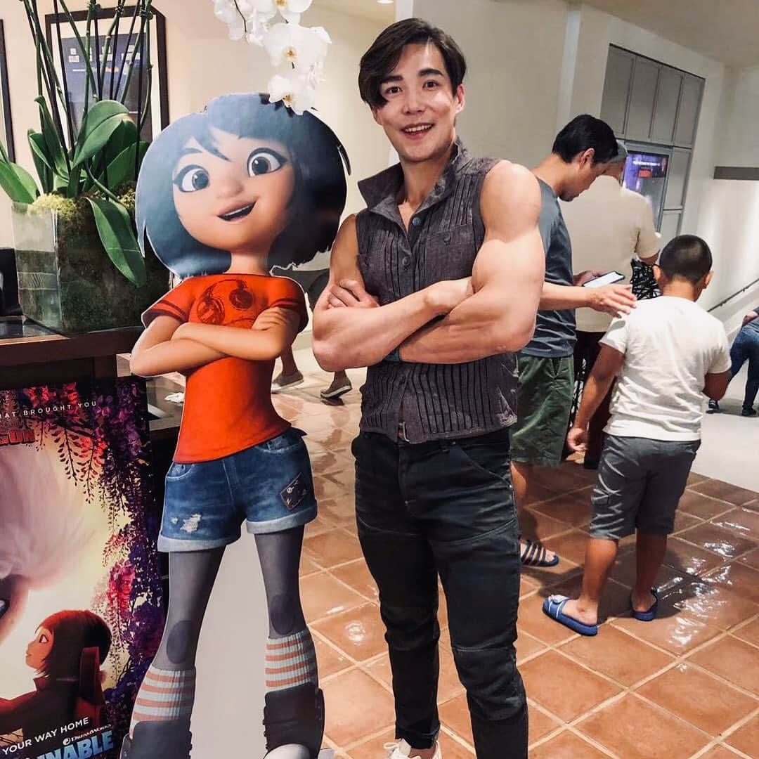 のインスタグラム：「@abominablemovie. Support the first full Asian animated family on the big screens of the West in 21 years--since Mulan!」