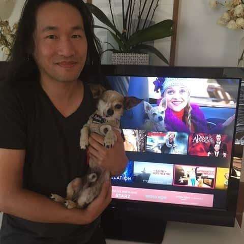 ハーマン・リさんのインスタグラム写真 - (ハーマン・リInstagram)「#internationaldogday #nationaldogday Meet my helpful assistants Sinbad and Pickles. Sinbad is blind and Pickles only has 1 eye and a big hair problem, but they are both very sweet and now live a great life. #rescuedog #rescuedogs #pekingese #chihuahua #pomchi #dogsofinstagram #dogs」8月27日 6時44分 - hermanli