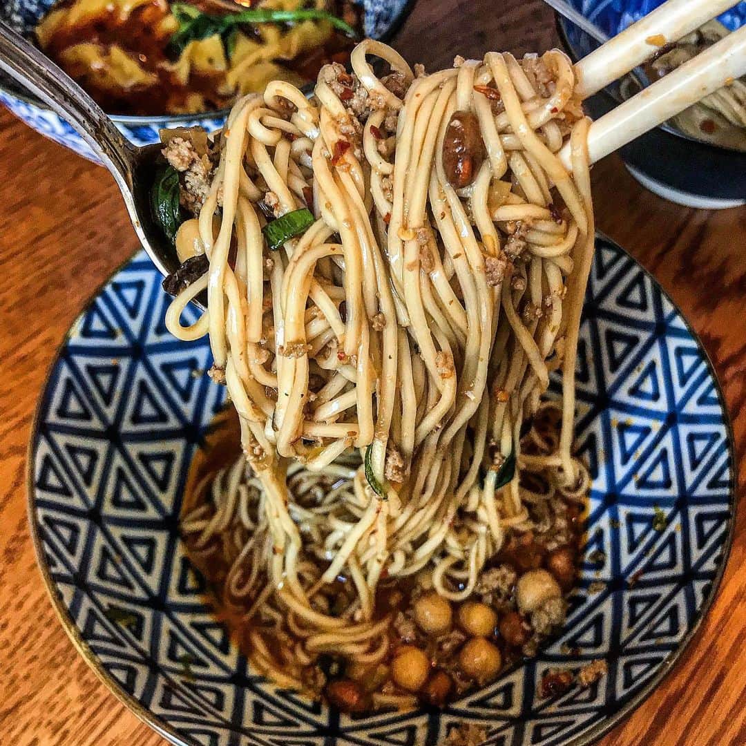Eat With Steph & Coさんのインスタグラム写真 - (Eat With Steph & CoInstagram)「You guys love some #noodleporn so here’s some seriously mala (aka spicy and numbing) noodles from the new noodle bar @liu_xiaomian... sooooo good, you guys killed it 💯  Catch these guys at the upcoming @chinesefoodfestival this weekend 30/Aug - 1/Sept! 📷 @vernaeatstheworld #invite #chinesefood #noodles #noodlepull #chongqing #spicy #chilli #sogood #hotstuff #delicious #recommended」8月27日 6時47分 - eatwithsteph_ldn