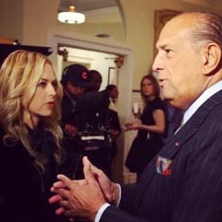 レイチェル・ゾーさんのインスタグラム写真 - (レイチェル・ゾーInstagram)「As fashion season approaches, I reflect on one of my greatest mentors I will miss #forever @oscardelarenta 💔. Every time I would see him he would speak about his love and passion for his work and I fell on every word he said as seen in this 📸. My #hero #mondaymotivation #mcm ❤️xoRZ」8月27日 7時07分 - rachelzoe