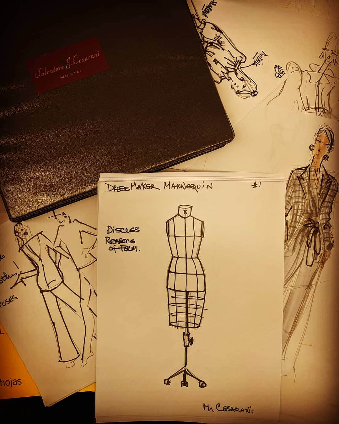 セサラーニさんのインスタグラム写真 - (セサラーニInstagram)「#fashioninstitute #firstdayofschool #fashiondrawing #SalvatoreJoesphCesarani  #WonderfulFashionstudents #greatbeginnings」8月27日 7時07分 - salvatorecesarani