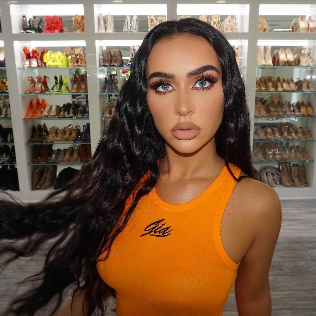 Carli Bybelさんのインスタグラム写真 - (Carli BybelInstagram)「🦊 new get ready with me coming tomorrow! 🍊wearing the @jackieaina x @anastasiabeverlyhills palette on my eyes 💄 #luna liner & #libra lipstick from my @carlibel x @ilmakiage collection! relaunching TODAY @ 11am EST thanks @instagram for blocking my photos from my followers🤬」8月27日 7時21分 - carlibel