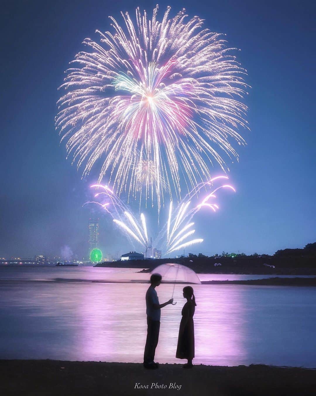 コサさんのインスタグラム写真 - (コサInstagram)「雨☂️ 時々 花火🎆 雨と花火が降る夏の夜空でした📸 . Location:大阪 Osaka / Japan Data:2019/8/24 SpecialThanks: @yy.o_o . #泉州光と音の夢花火 #花火 #泉州花火 #光と音の夢花火 #IGersJP #bestphoto_japan #TandDフォトコンテスト2019 #discover #fireworks_jpn #s_shot_花火2019 #saison_su2019 #いきいきフォトコンテスト2019 #広がり同盟メンバー #nipponpic_member #special_spot_member #s_shot #japan_of_insta #Rox_Captures #colore_de_saison #japan_night_view_member #art_of_japan_ #tokyocameraclub #dpj_member #team_jp_ #IG_PHOS #photo_jpn #ptk_japan #pt_life_ #bestjapanpics #Lovers_Nippon」8月27日 7時31分 - kosa_photo