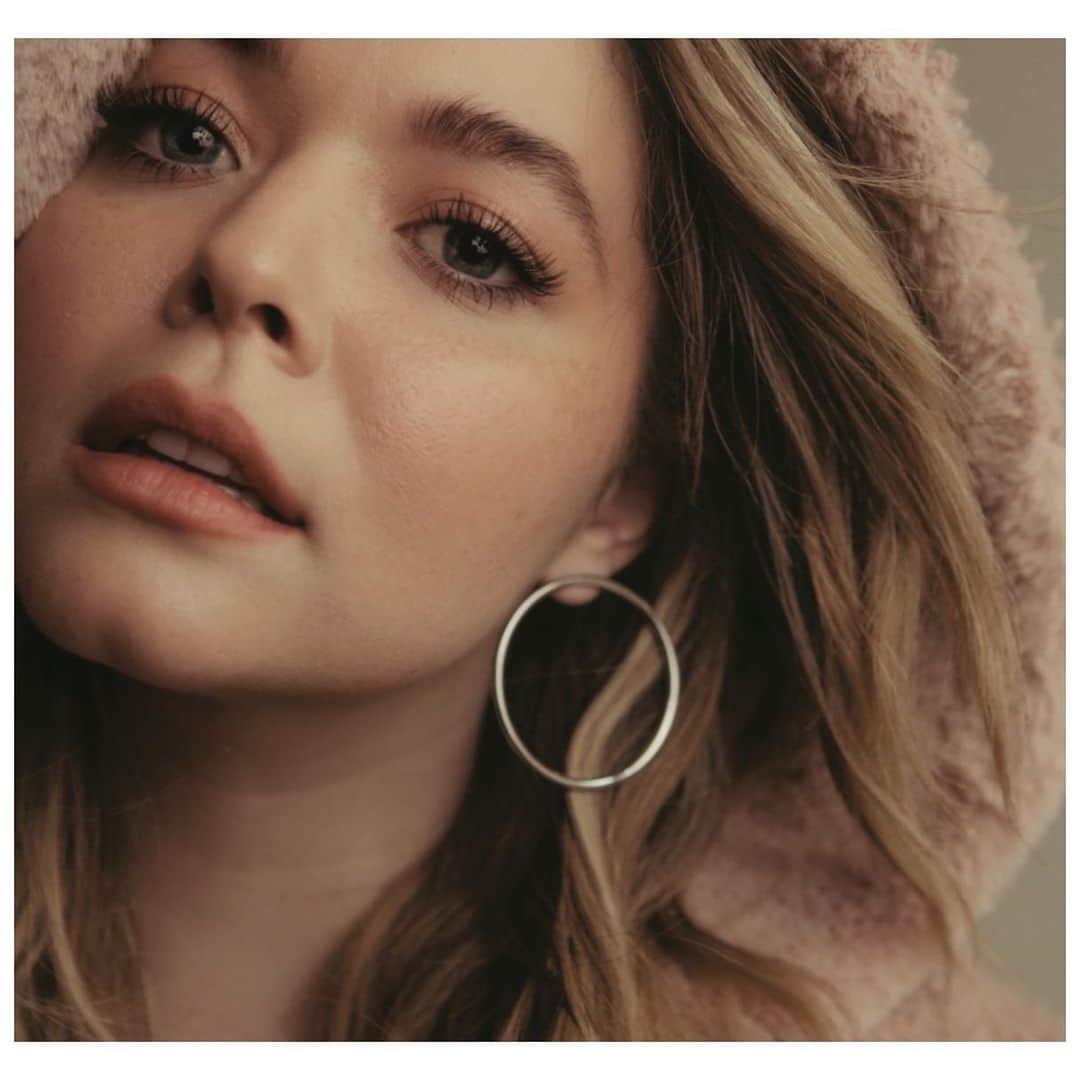 サーシャ・ピーターズのインスタグラム：「@pulsespikes #babyphat edition 🐈😜」