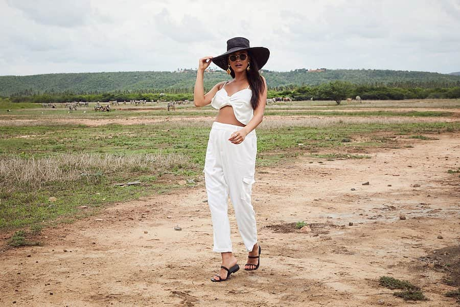 シェイ・ミッチェルさんのインスタグラム写真 - (シェイ・ミッチェルInstagram)「The paparazzi at this zebra resort in Mexico take wayyyy more flattering photos than the LA paps 😂 : wearing my #shaycation capsule from @revolve」8月27日 7時38分 - shaymitchell