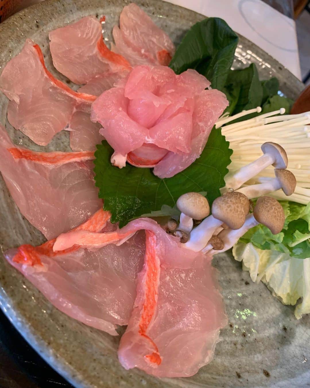 イルマニアさんのインスタグラム写真 - (イルマニアInstagram)「金目鯛が食べたくなり稲取は、なぶらととへ🐟 @kaito.as.no11 教えてくれてありがと🙇‍♂️ ・ ・ 金目の煮付けってなんでこんなに美味しいんだろ… ・ ・ シャリが進む🍚❤️ そしてお初の金目鯛のしゃぶしゃぶも食べた❤️ 超満足✨ @maj109 さん会いたかったなぁ😂 ・ ・ そして… この日は @y.t.___ のナイロンショーツを履いてるんだけどマジでナイロンだけでもこんなに差があるんだってくらいすげーいいナイロン使ってる🔥 ツヤ感もテカテカしてなくて良いし、なんせ肌触りと着心地が良すぎる🔥 価格もテントより少し安いみたいだからy.tファンはマジでチェックして🔥🔥🔥 ・ ・ #イルマニア#mcma#mcmastyle#illmatic#stussy #cpfm#yt#nike#zoom2k#静岡#稲取#金目鯛#金目鯛の煮付け #金目鯛のしゃぶしゃぶ#なぶらとと」8月27日 7時33分 - mcma0821
