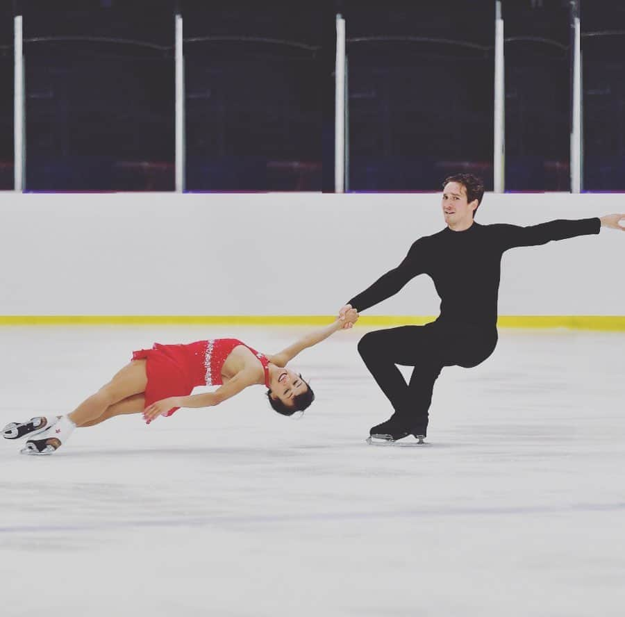 シャルリ・ビロドーのインスタグラム：「First competition picture but not the last! 💪🏆 . . . . . . . #figureskating #iceskate #olympics #teamcanada #olympiques #equipecanada #sport #sportpictures #captions」