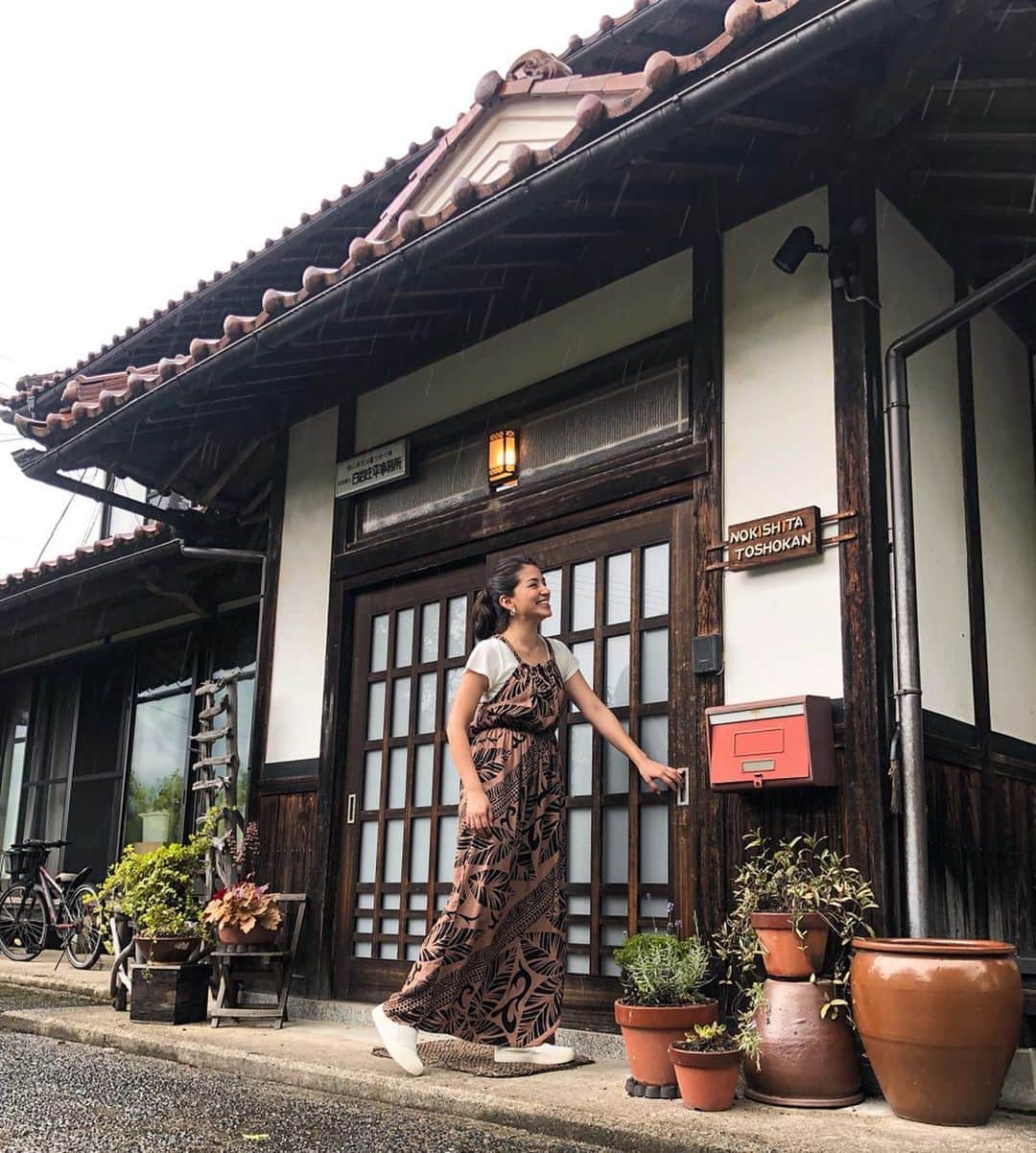 のインスタグラム：「#住人十色 . <衣装> ワンピース: @localmotion_japan . . 日本語と英語が飛び交う、新鮮な現場。 岡山県西粟倉村のお水で作るパン&キッシュ美味しかったです✨ ご視聴ありがとうございました。 . 見逃した方、放送圏外の方、放送後1週間(8/30 16:59まで)でしたら番組HPまたはアプリ「MBS動画イズム」から無料視聴できます。 (ストーリーに🔗貼り付けます)」
