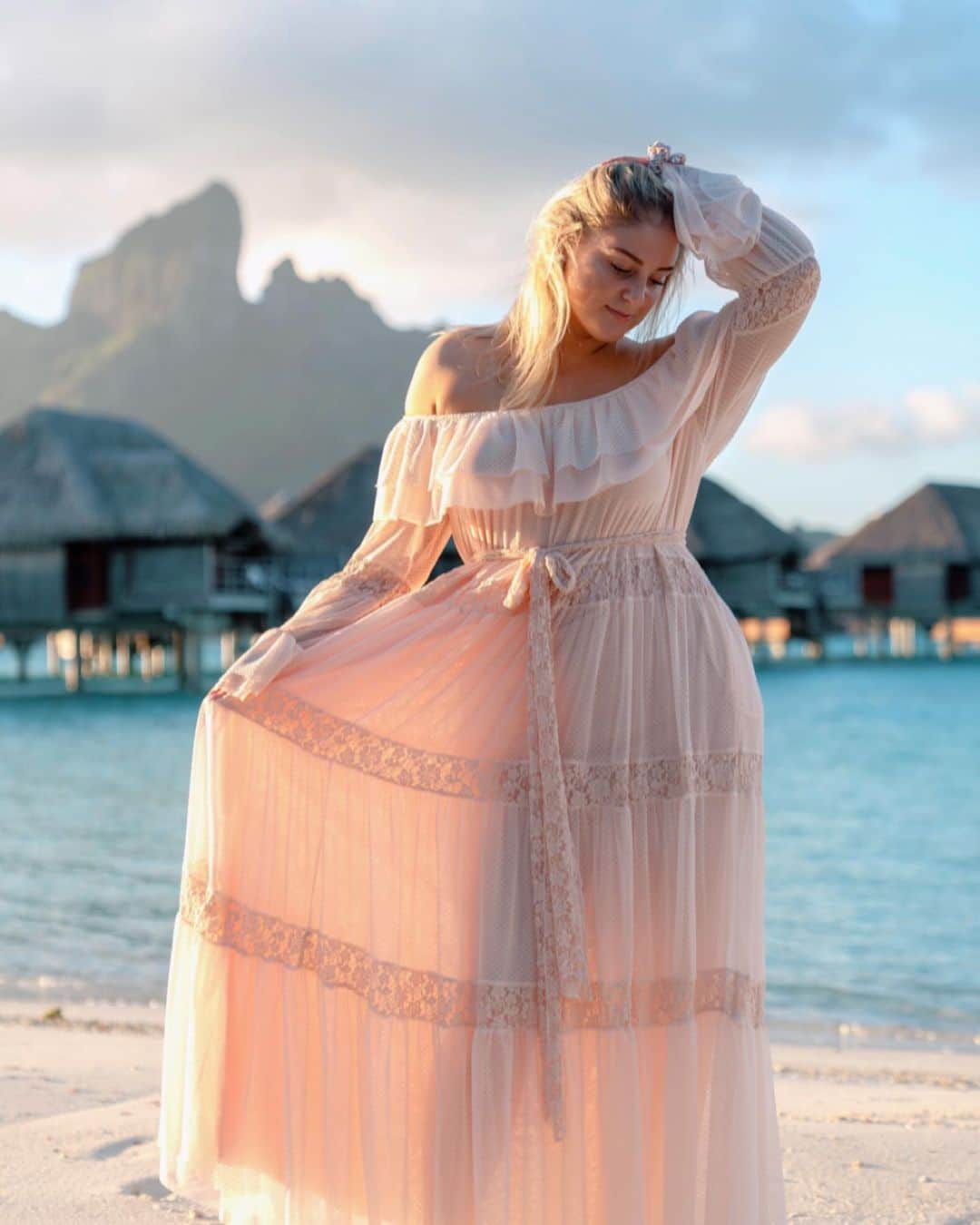 メーガン・トレイナーさんのインスタグラム写真 - (メーガン・トレイナーInstagram)「Bora Bora 💎🐠💙 my happy place」8月27日 8時37分 - meghantrainor