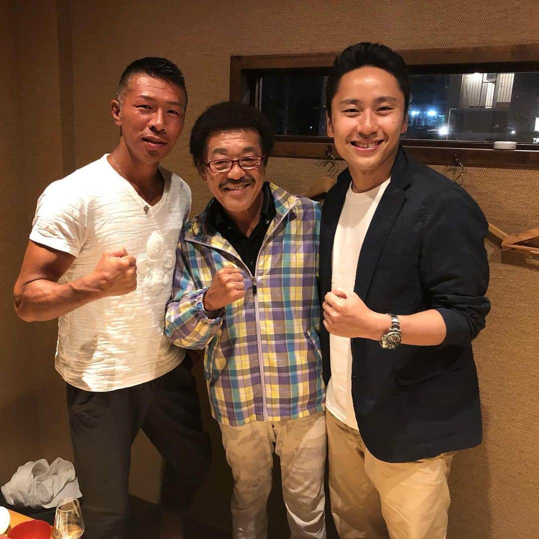 内山高志さんのインスタグラム写真 - (内山高志Instagram)「具志堅さんと フェンシングの太田雄貴さん  本日、佐賀県立総合体育館でイベントです^_^  浮腫んでる（笑）  #佐賀県 #佐賀県立総合体育館 #具志堅用高 さん #太田雄貴 さん」8月27日 8時38分 - takashikod