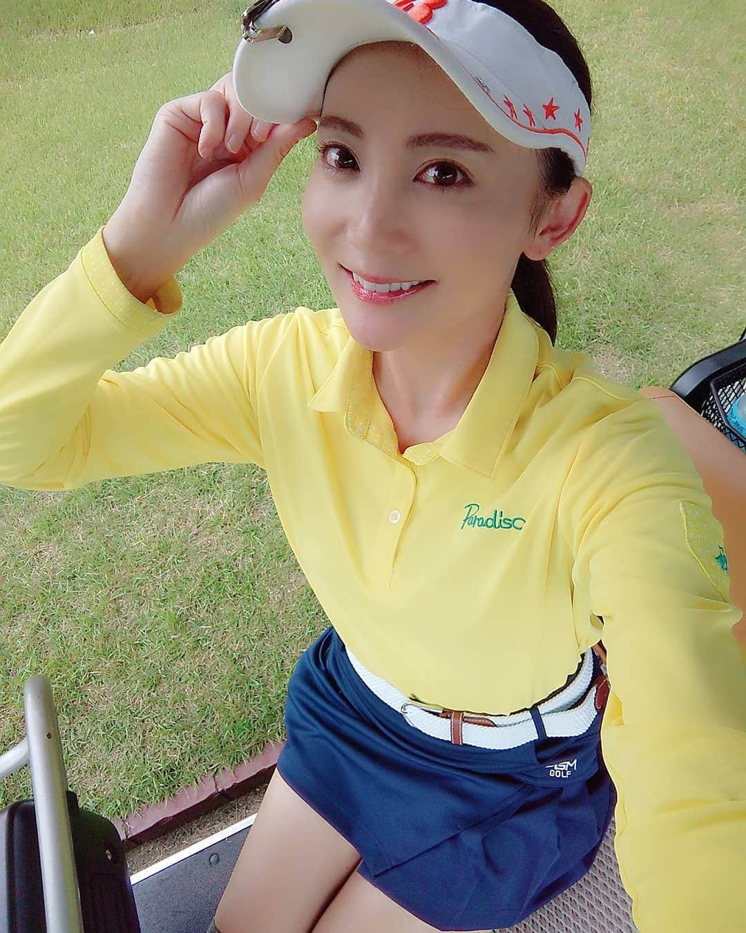 佐々木実季さんのインスタグラム写真 - (佐々木実季Instagram)「ゴルフでした⛳️先週、ショートホールで人生初バーディーを取ったのですが、引き続き今日もバーディー1つ取れた😄✌️池のプレッシャーから120yをドライバーで打って飛びすぎOB💦メンタル弱っ（笑）でもゴルフは楽しいね😊✨たくさんゴルフ行きたーい🏌️‍♀️ #ゴルフ #太平洋クラブ市原コース #2回目のバーディー #バンカー地獄 #ゴルフ初心者 #ゴルフ歴1年 #お決まりのポーズ #⛳️ #🏌️‍♂️#パー1つ #バーディー1つ #ゴルフ日和 #ゴルフ女子 #ゴルフ好き #ブリヂストンゴルフ #ブリヂストンスポーツ #パラディーゾ #パラディーゾゴルフ #ゴルフウェア #ゴルフ好きな人と繋がりたい #ゴルフ仲間募集 #下手すぎるけど #ゴルフ好き #golf #lovegolf #golfbeginner #birdie #golflove」8月27日 14時43分 - miki.sasaki_golf