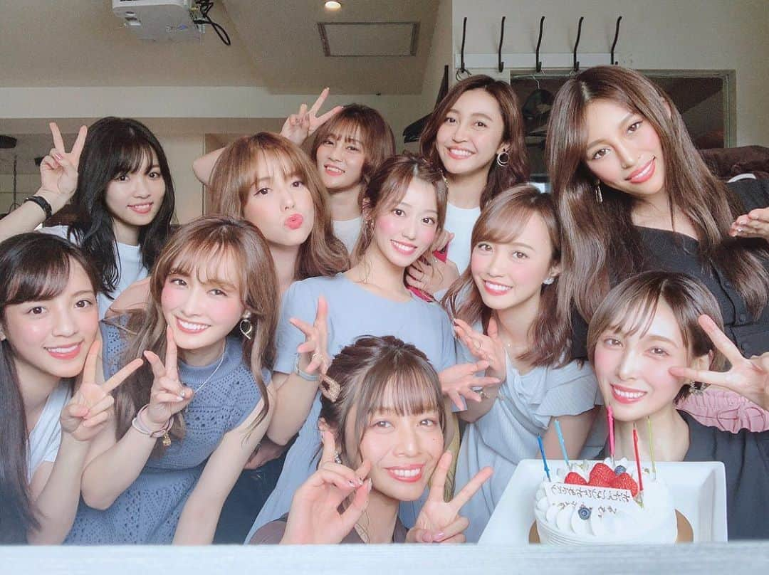 石倉侑芽さんのインスタグラム写真 - (石倉侑芽Instagram)「大好きなみんなが、 お誕生日会を開いてくれました🎂💓 . みんなの愛をたくさん感じて 自分もみんなへの感謝の気持ちが止まらなくて 大好きな子達が仲良くなっていく どんどん大きく広がる輪を見て じーんと幸せを感じて涙が止まらなかった😢💓 . いつも仲良くしてくれてありがとう💓 最高の時間でした🎀 . #お誕生日会#8月生まれ#大好き#ありがとう」8月27日 9時41分 - yume8115