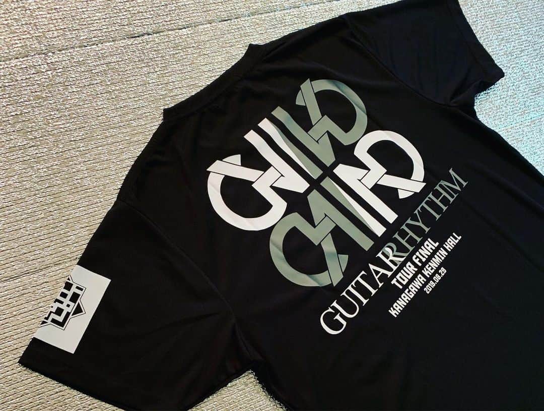 布袋寅泰さんのインスタグラム写真 - (布袋寅泰Instagram)「神奈川県民ホールで行われる『GUITARHYTHM Ⅵ TOUR』ファイナル公演を記念し、アンコールでメンバーが着ていたステージTシャツをもとに、会場名、日付を入れたスペシャル仕様のツアーファイナルTシャツの販売が決定！ 『GⅥ TOUR FINAL TEE』 3,800円（税込） SIZE: XS / M / L / XL ※通信販売サイトのみ、Sサイズもお取り扱いいたします。 #布袋寅泰 #ギタリズム6ツアー #ファイナルTシャツ」8月27日 9時50分 - hotei_official