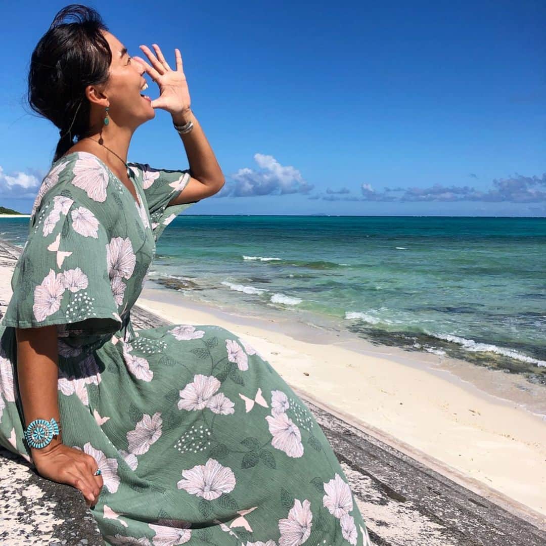 田中律子さんのインスタグラム写真 - (田中律子Instagram)「久米島観光大使として8年、やらせていただいてます🌴🌈✨ 8年久米島に通ってるけど、本当になーんにも変わらない久米島🤩最高やないかーーーいっ🙌 こんな顔になるよねーーー🤣  まだ久米島に行ったことないって方、ぜひ一度久米島に行ってみてね🌈🌞こんな顔になるからー🤣  #久米島 #久米島観光大使 #久米島観光大使8年やってます #久米島いいとこ一度はおいで #久米島ブルー #beachlife🌴」8月27日 10時08分 - ri2kotanaka