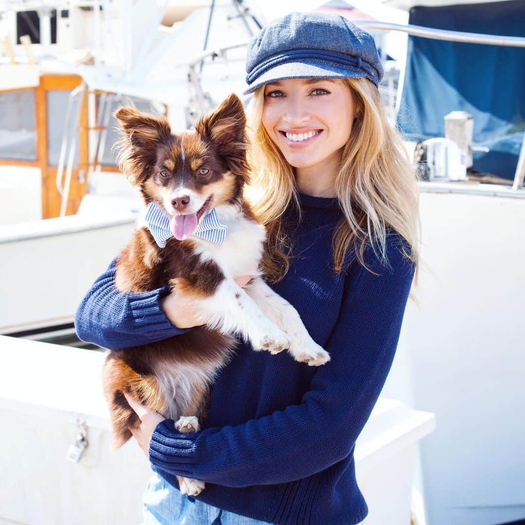 ブルック・バトラーのインスタグラム：「Happy National Dog Day 🐾 #lifewithgeorgie #nationaldogday」