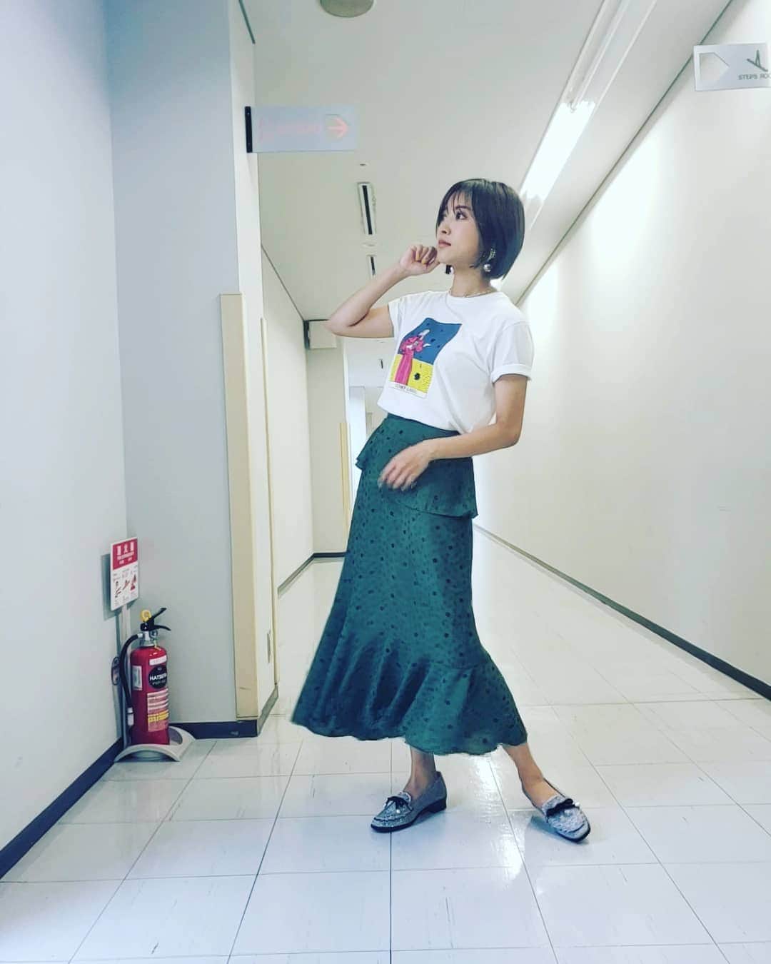 夏菜さんのインスタグラム写真 - (夏菜Instagram)「今日は 『教えてもらう前と後』の放送だよー💚 Tops, Skirt&Shoes: @alexachungstagram Stylist: @erica_mimura #tbs」8月27日 10時36分 - natsuna_official