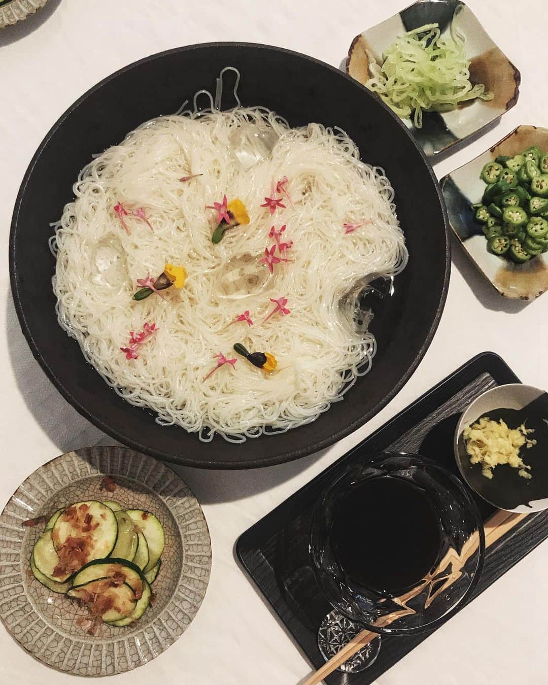 上原歩さんのインスタグラム写真 - (上原歩Instagram)「🌸🌼🌸🌼 すかすかの冷蔵庫の端野菜たちで 何にもなくても美味しい素麺♡ 今年はたくさん食べてるなぁ☺︎ ・ #love #happy #life #cooking #instagood」8月27日 11時01分 - ayumiuehara