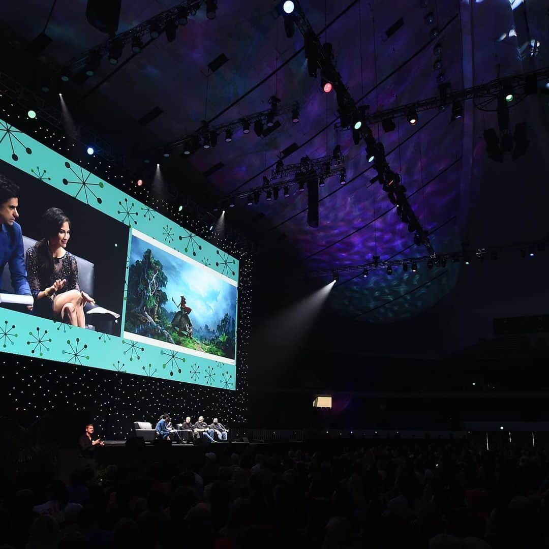 ジョン・ステイモスさんのインスタグラム写真 - (ジョン・ステイモスInstagram)「Wonderful time moderating @disneyd23 panel with the lovely @caitlinskybound Legends #floydnormanananimatedlife @_paul_briggs_ #TonyBaxter #DonHahn. And special thanks to @onefancyhobo」8月27日 11時35分 - johnstamos