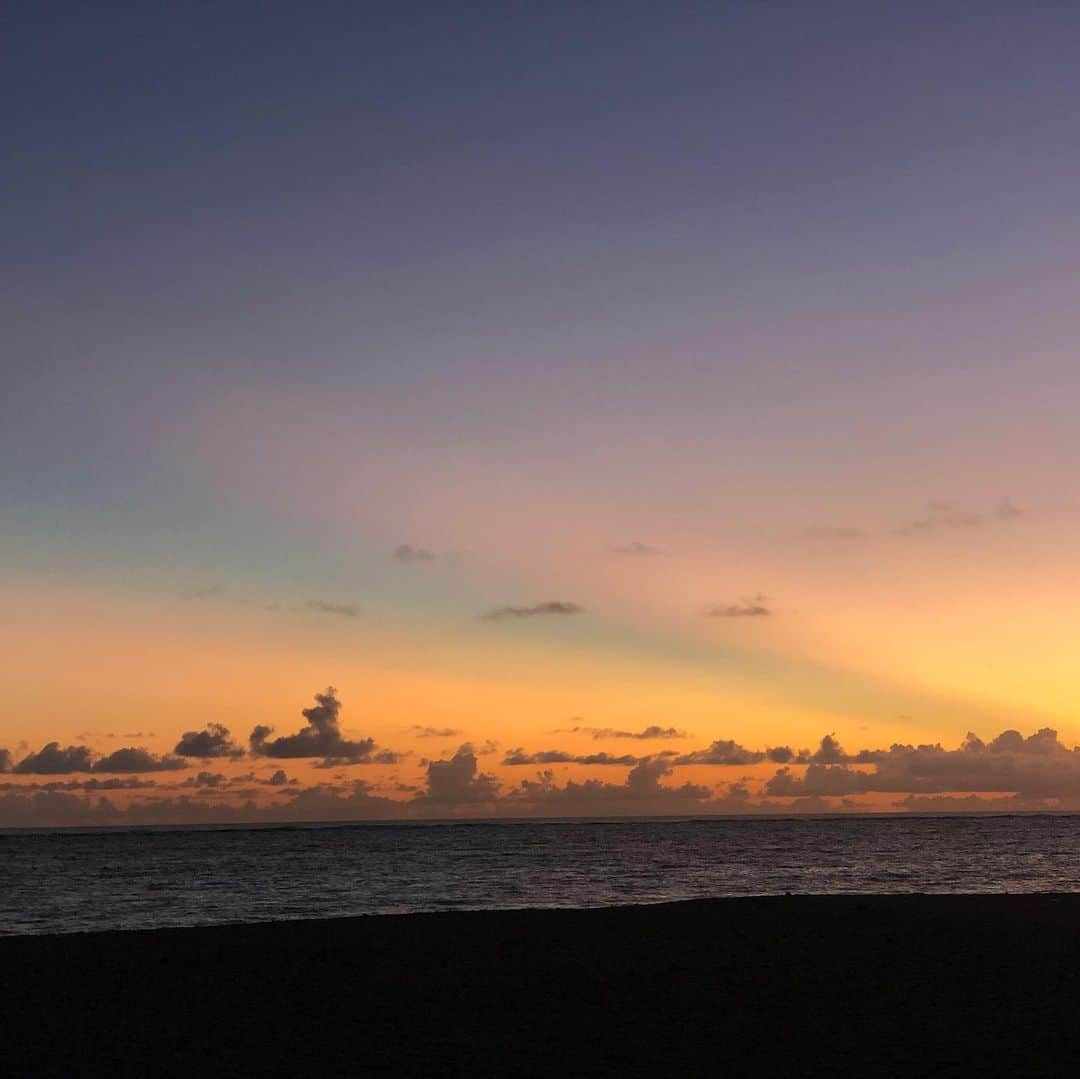 田中律子さんのインスタグラム写真 - (田中律子Instagram)「久米島サンセット🌞🤩 もー、昨日の久米島は全てがパーフェクト💯滞在時間24時間なかったけど、久米島満喫❤️ #久米島 #久米島観光大使  #久米島観光大使8年やってます  #1番好きな時間 #sunset  #久米島ありがとう  #今から一瞬東京帰ります #29日からまた沖縄」8月27日 11時35分 - ri2kotanaka