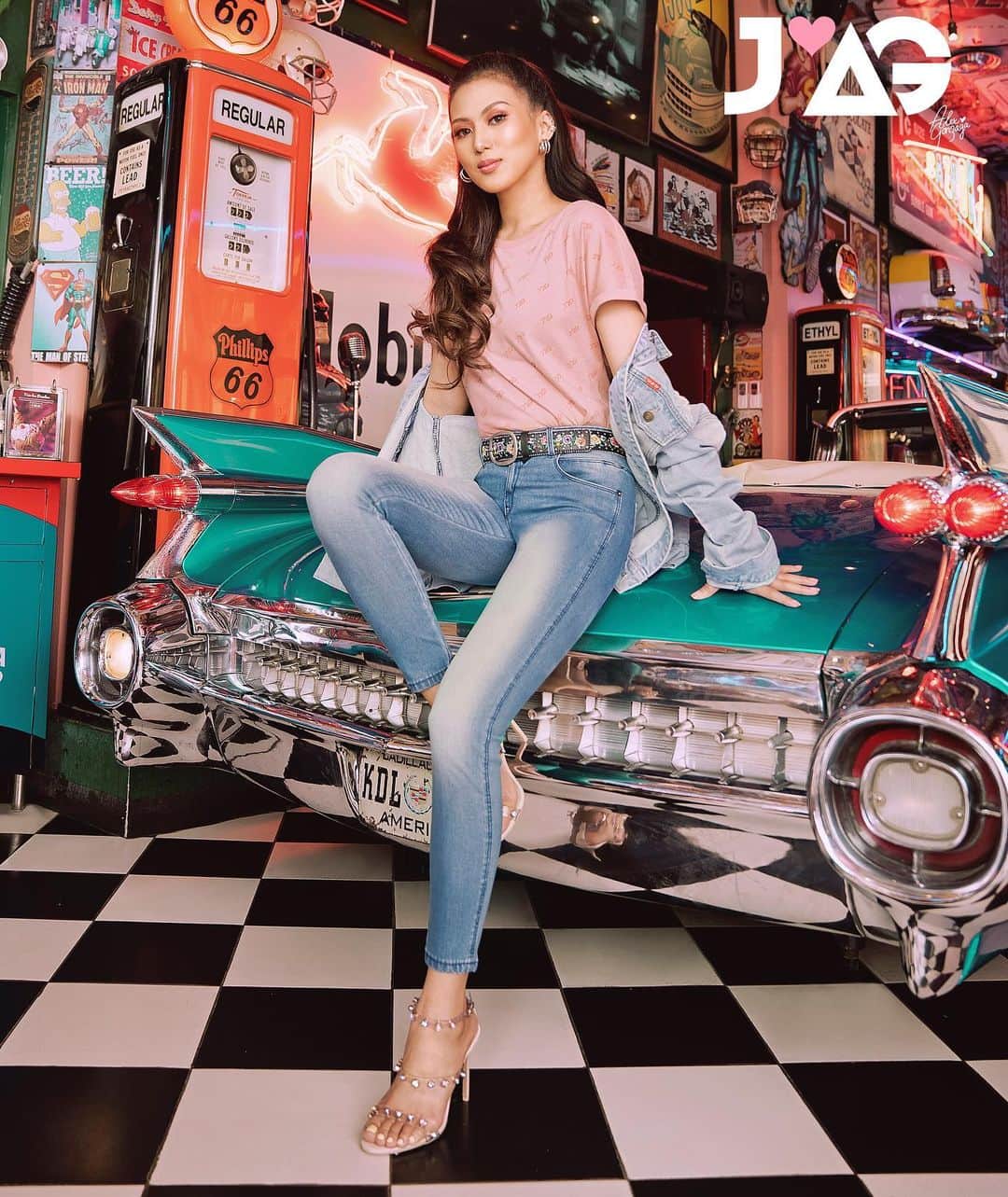 Alex Gonzagaさんのインスタグラム写真 - (Alex GonzagaInstagram)「Girls love DENIM and hearts! See you all tomorrow for #Jag❤️AG launch in Robinsons Ermita!!! 4pm!!! Can’t wait for you to see our collection! Twinning na tayo ng porma! #JAGlovesAG」8月27日 12時09分 - cathygonzaga