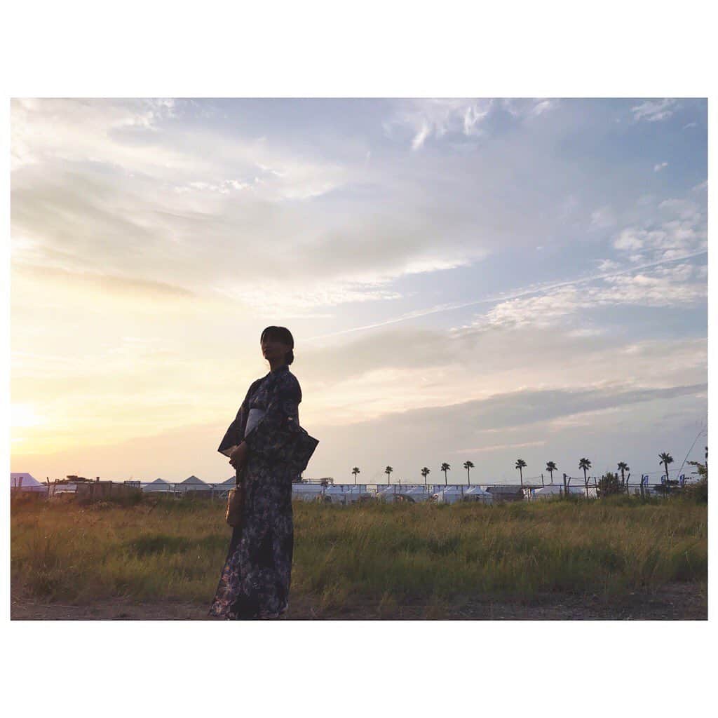 大塚愛さんのインスタグラム写真 - (大塚愛Instagram)「娘カメラマン最新作  黄昏に浴衣  AIO　#daughter #photography  #yukata #浴衣 #和」8月27日 12時05分 - aiotsuka_official