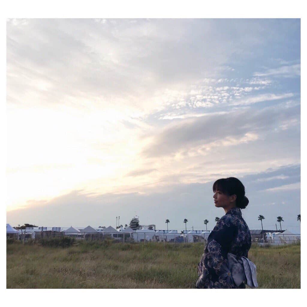 大塚愛さんのインスタグラム写真 - (大塚愛Instagram)「娘カメラマン最新作  黄昏に浴衣  AIO　#daughter #photography  #yukata #浴衣 #和」8月27日 12時05分 - aiotsuka_official