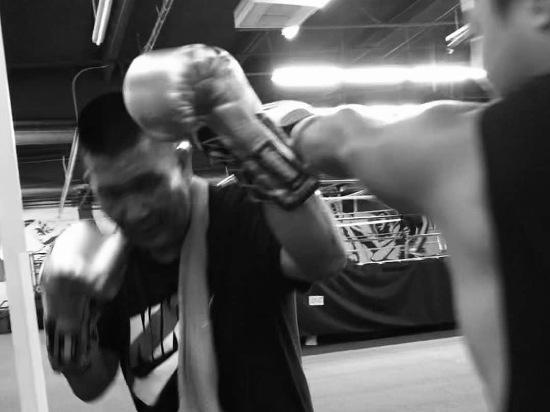 虎牙光揮さんのインスタグラム写真 - (虎牙光揮Instagram)「#Boxing #workout #training #boxinggym #therockboxinggym #carson #california #usa @0626konosuke @yamamotoiori」8月27日 12時10分 - mickeykoga